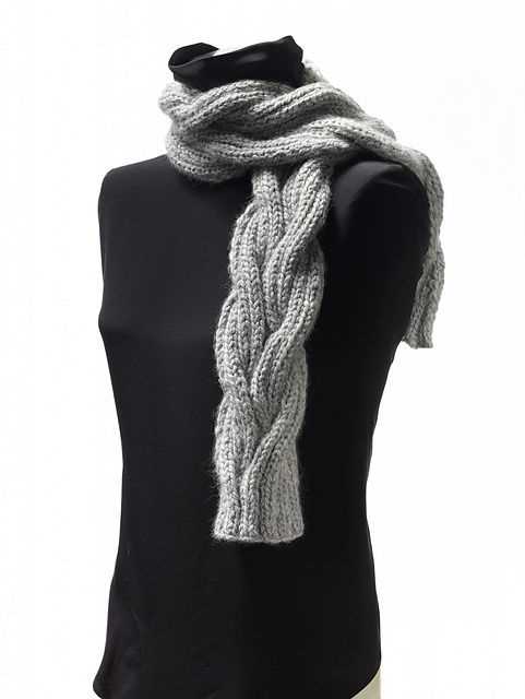 Reversible cable knit scarf pattern