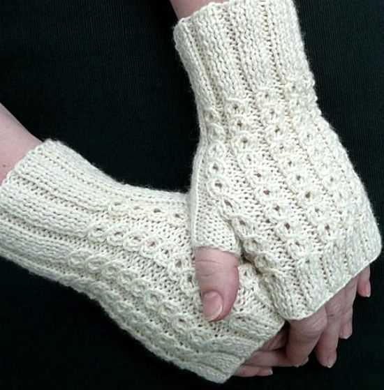Ribbed fingerless gloves knitting pattern