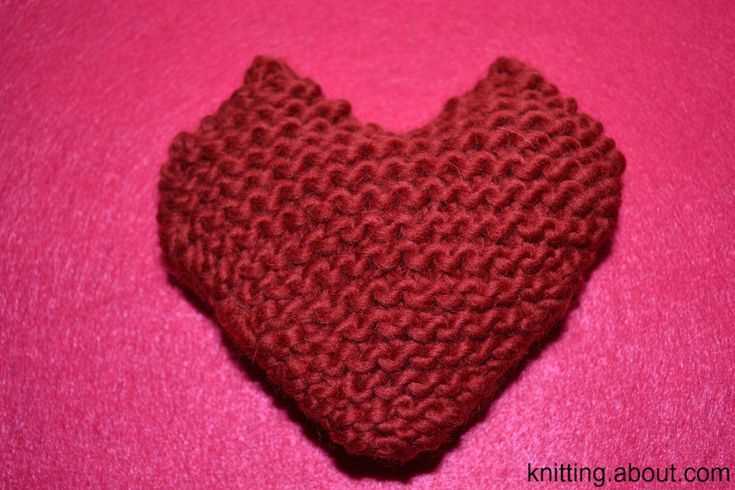 Simple knitted heart pattern