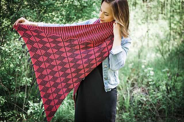 Simple triangle shawl knitting pattern