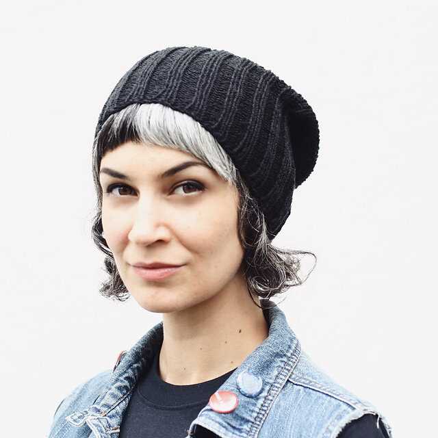 Slouch beanie hat knitting pattern