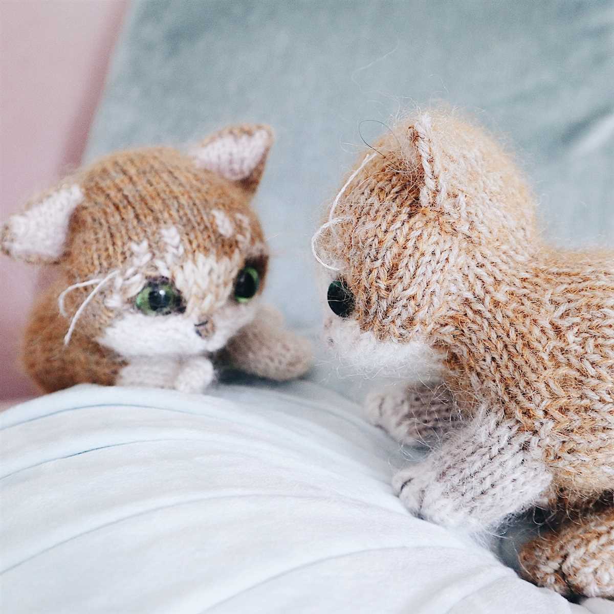 Small knitted cat pattern