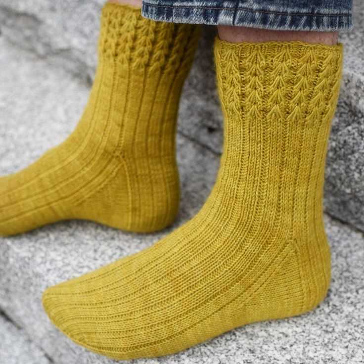 Spruce socks knitting pattern