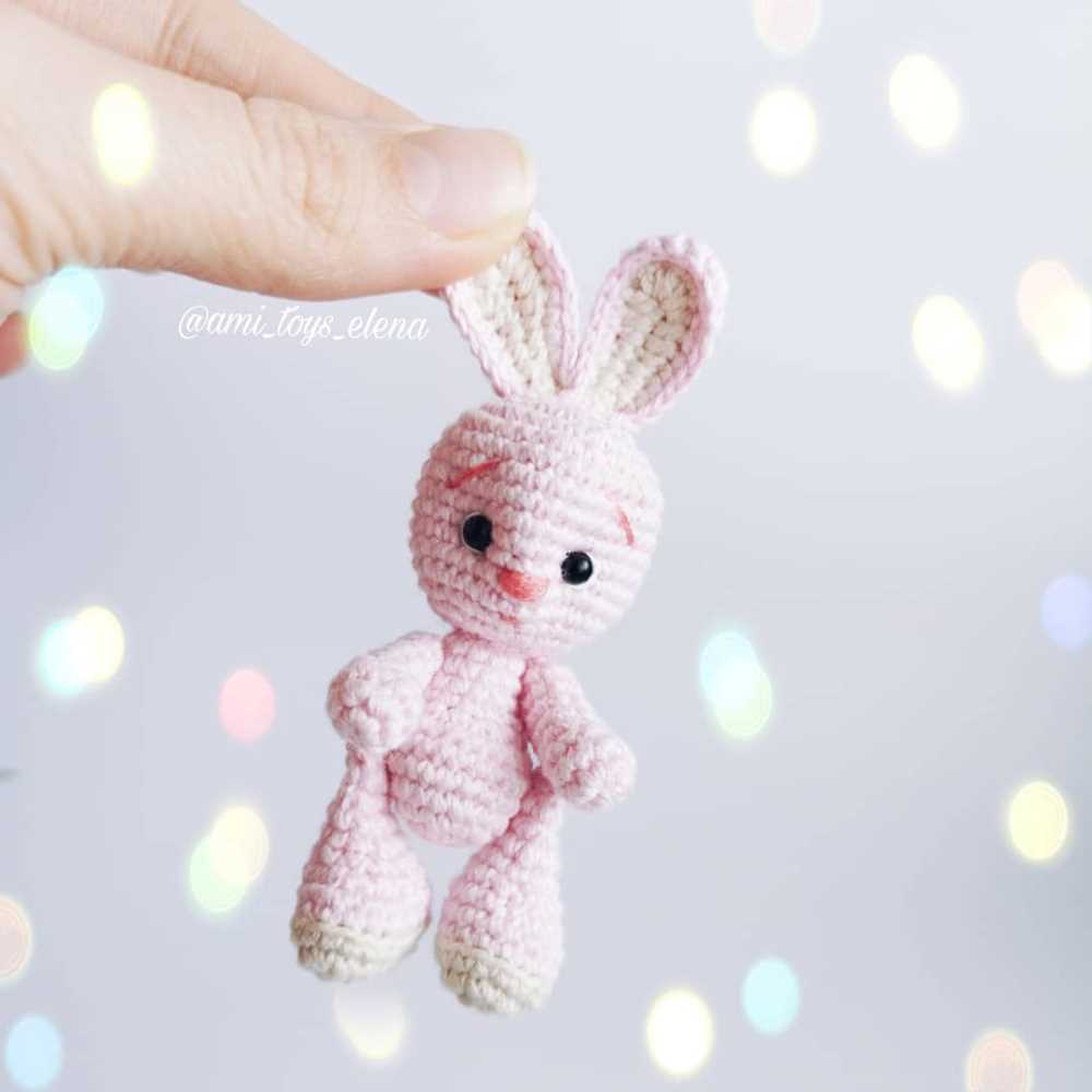 Tiny knitted bunny pattern