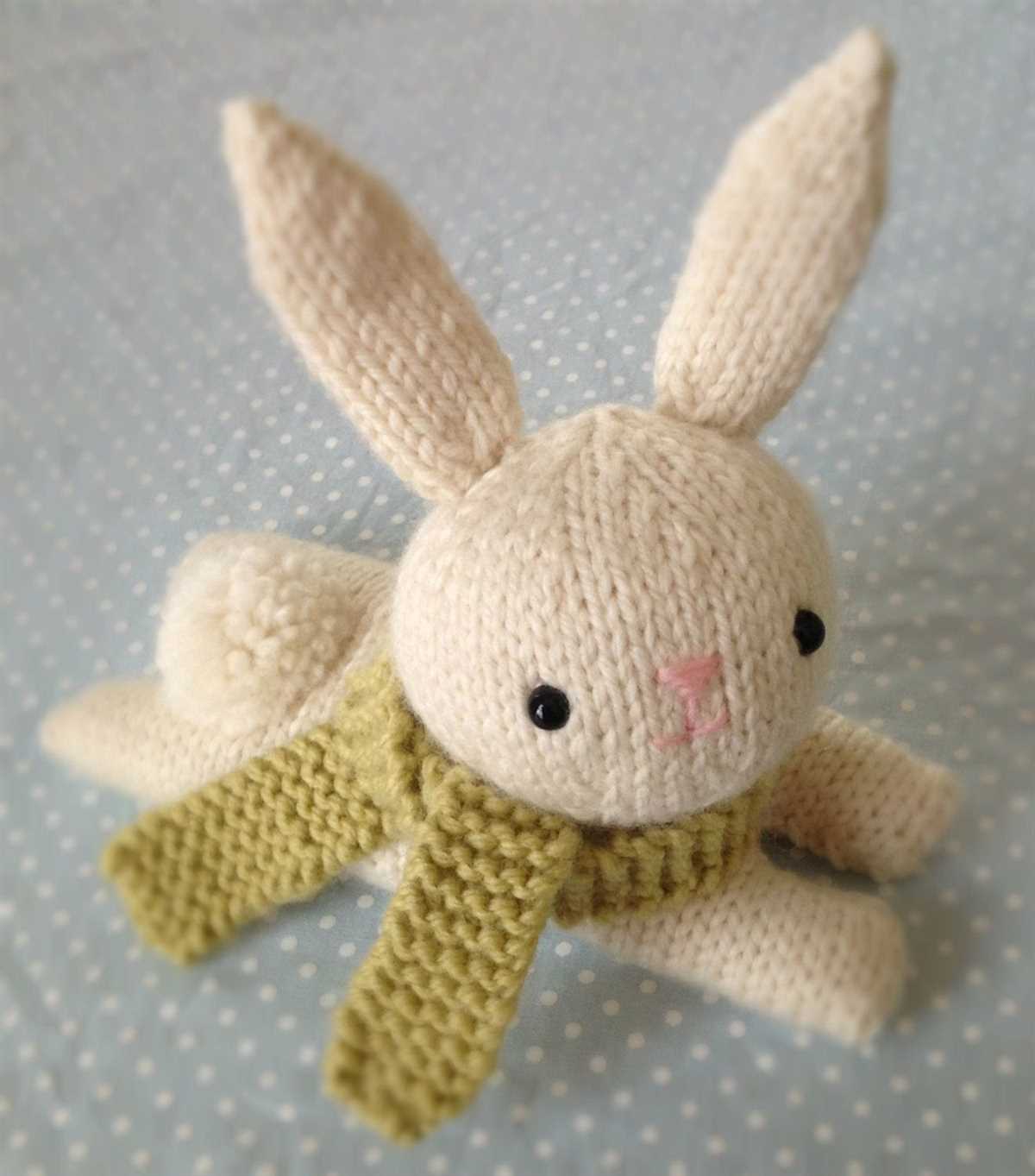 Tiny knitted bunny pattern