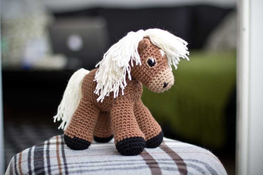 Toy horse knitting pattern