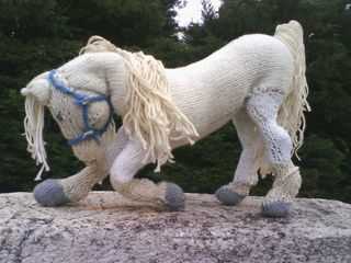 Toy horse knitting pattern