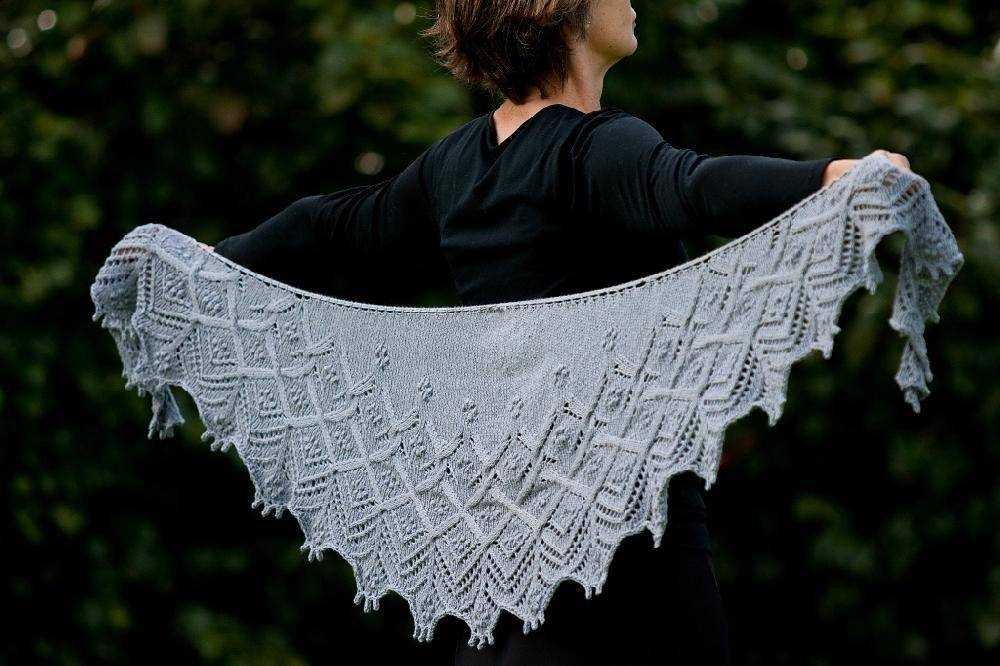 V shaped shawl knit pattern