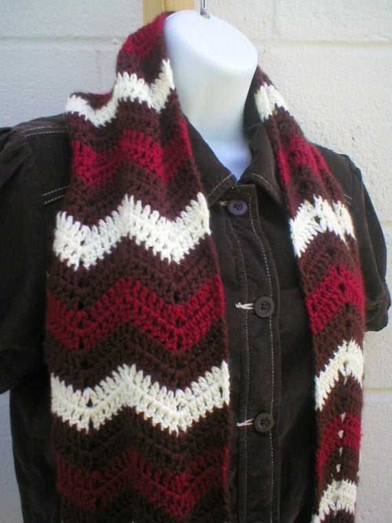 Zig zag knitted scarf pattern