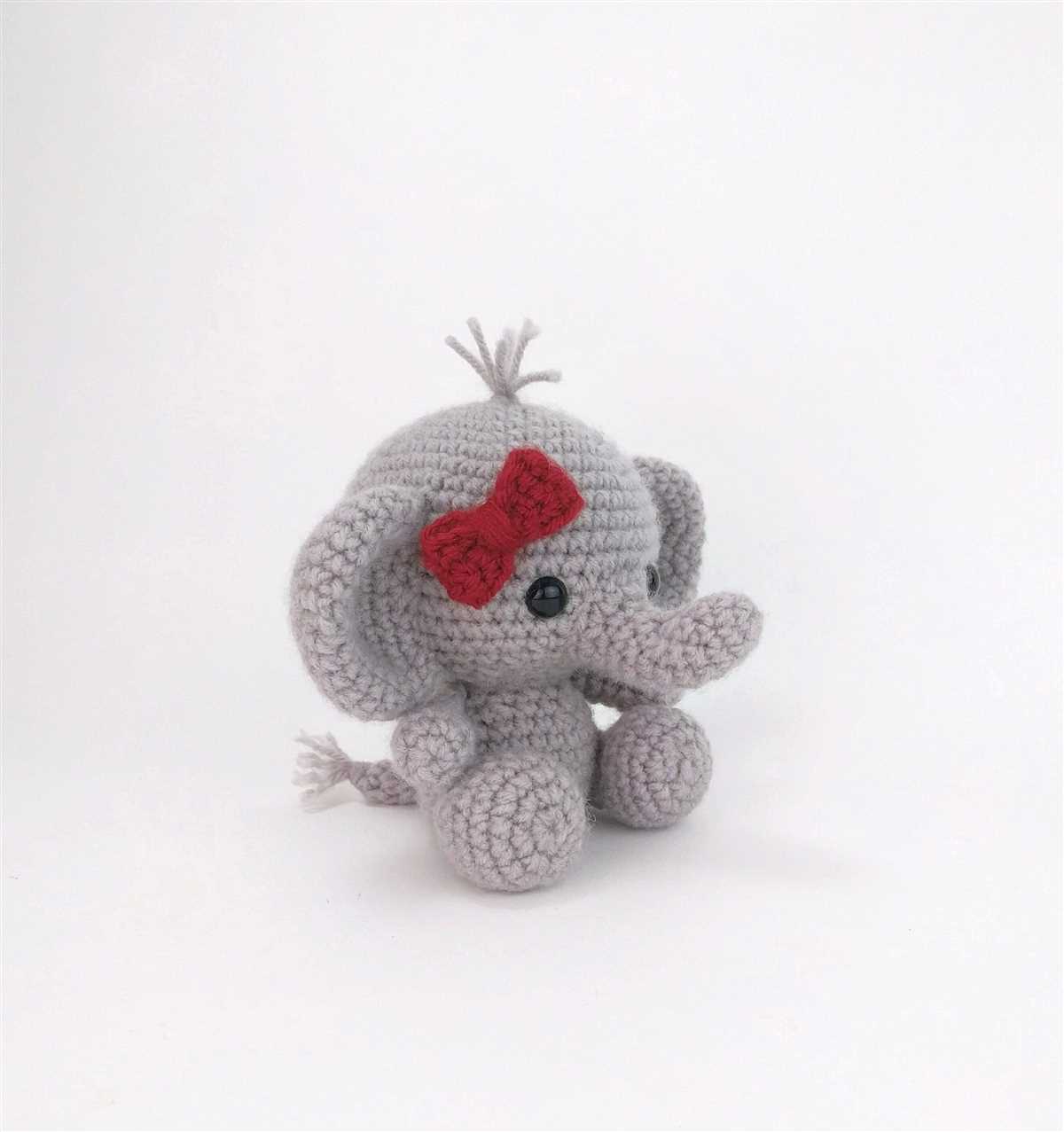 Elephant motif knitting pattern