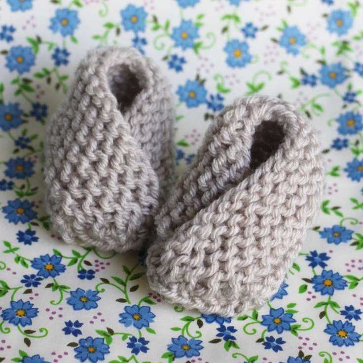 Basic booties knitting pattern