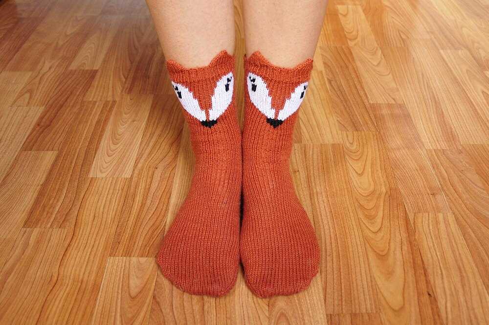 Animal socks knitting pattern