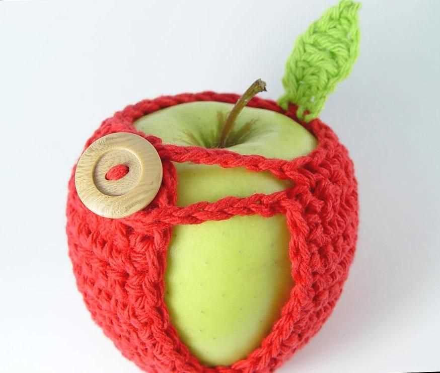 Apple cosy knitting pattern