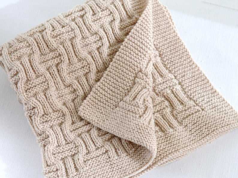 Easy knitting pattern for making a cozy blanket Beginner knitting blanket pattern