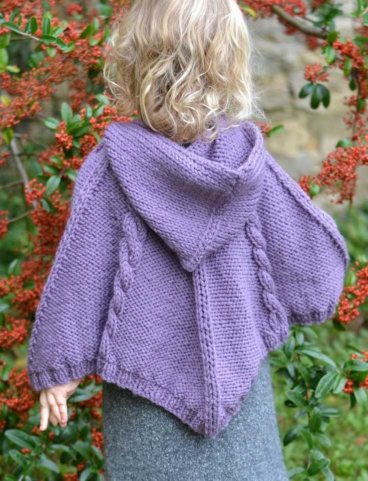 Knitting pattern for a poncho