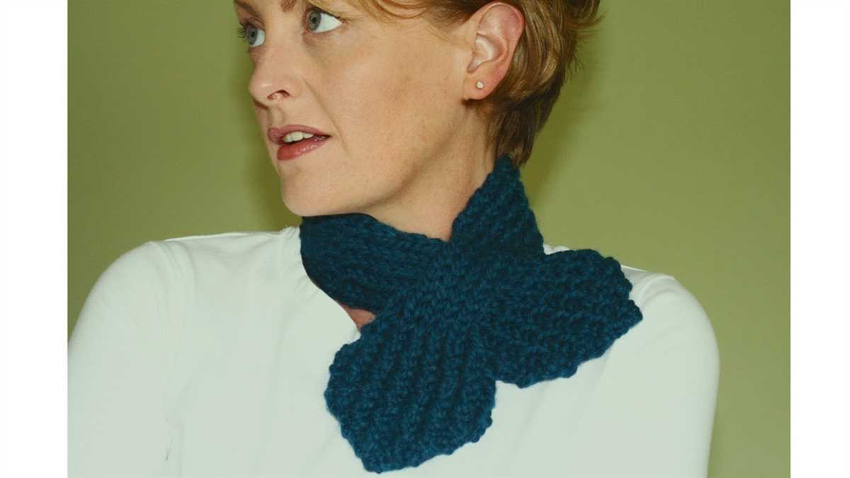 Warm scarf knitting pattern