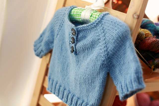Newborn baby sweater knitting pattern