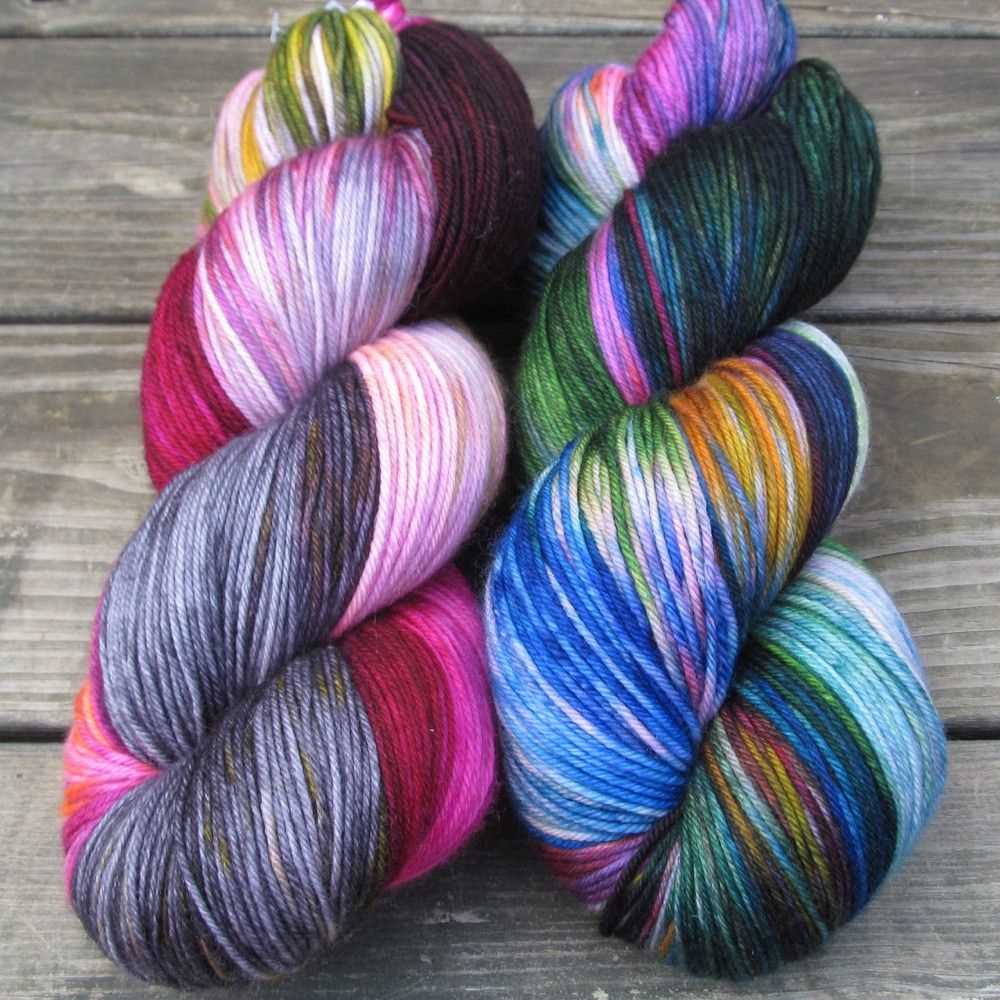 Knitting patterns for multicolored yarn