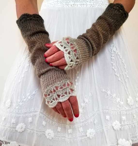 Stylish and Cozy - Create Your Own Chunky Knit Fingerless Gloves with This Easy-to-Follow Pattern Chunky knit fingerless gloves pattern