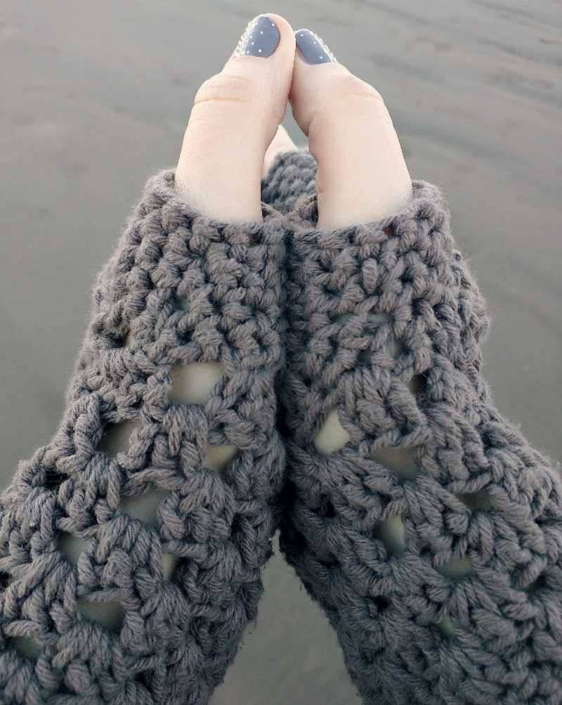 Bulky knit fingerless gloves pattern