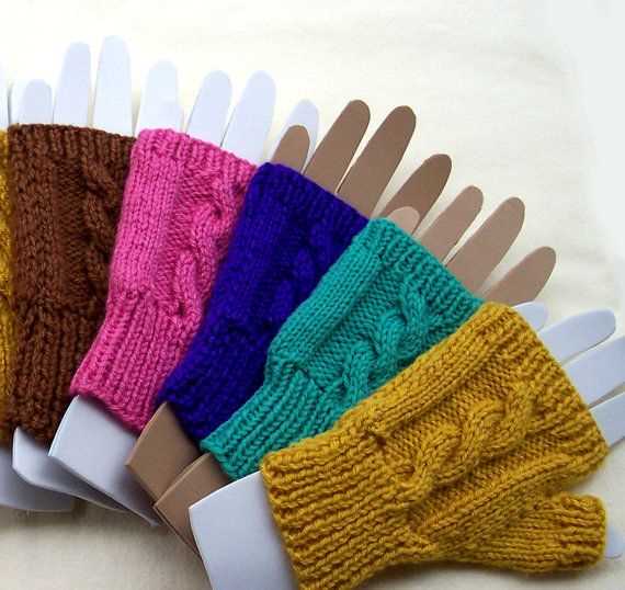 Fingerless gloves women knitting pattern