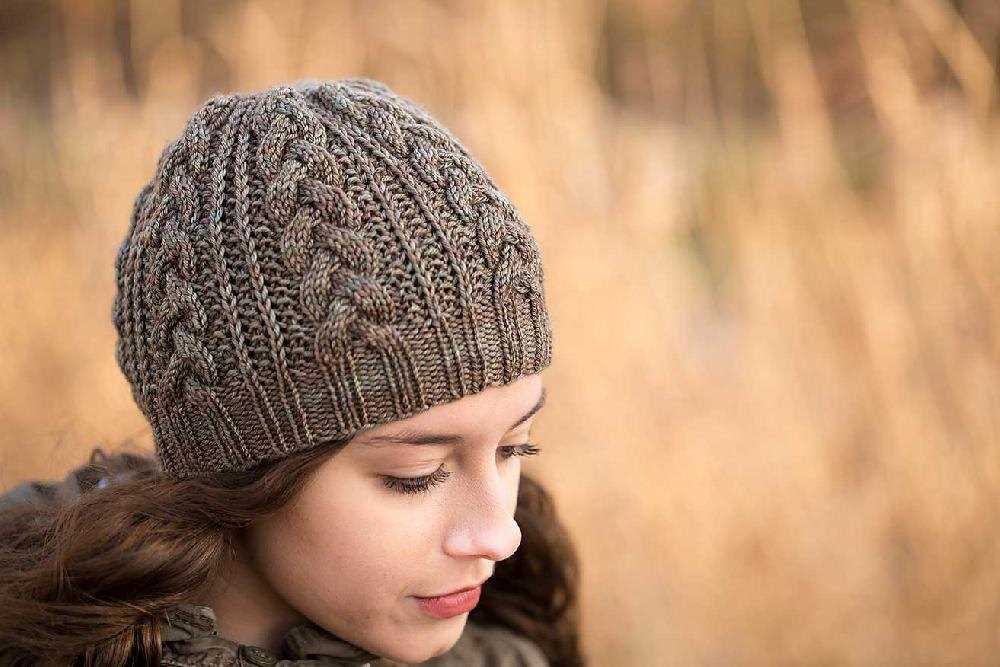 Cable knit hat pattern in the round