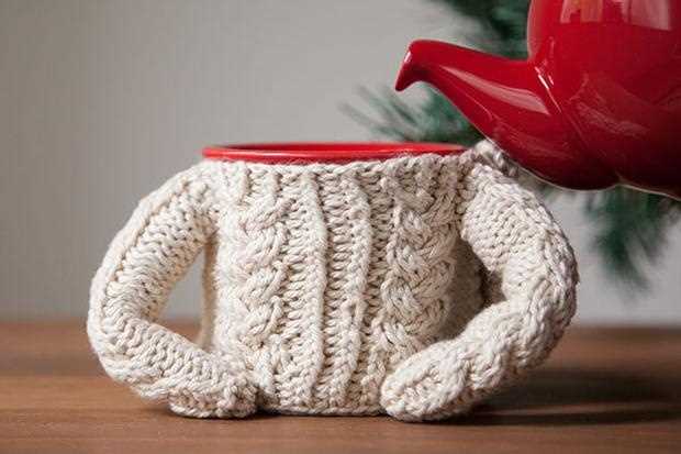 Cable knit mug cozy pattern