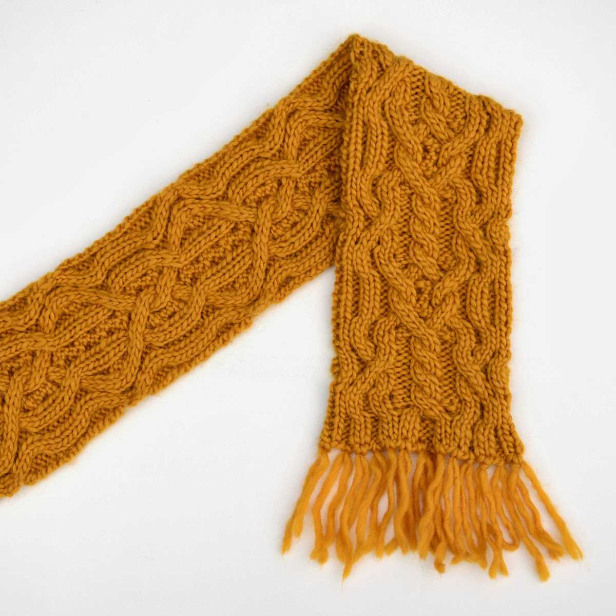 Reversible cable knit scarf pattern