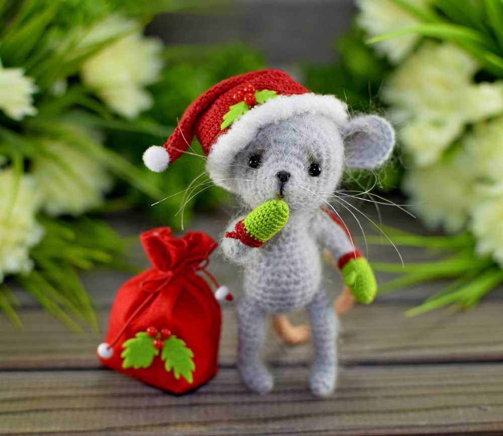 Christmas mice knitting pattern