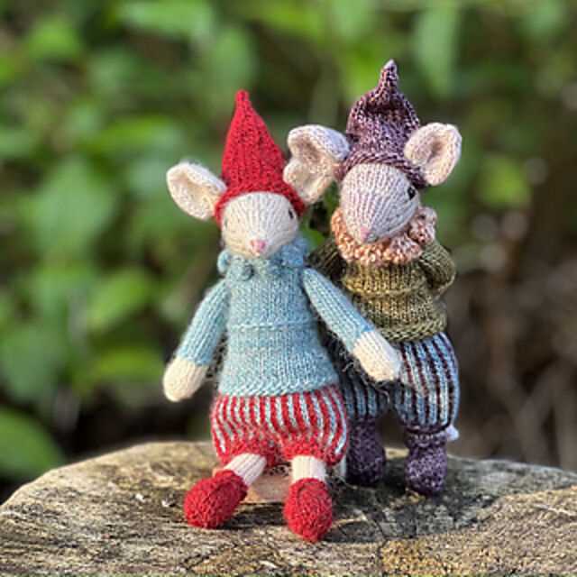 Festive Knit - How to Craft Adorable Christmas Mice Christmas mice knitting pattern