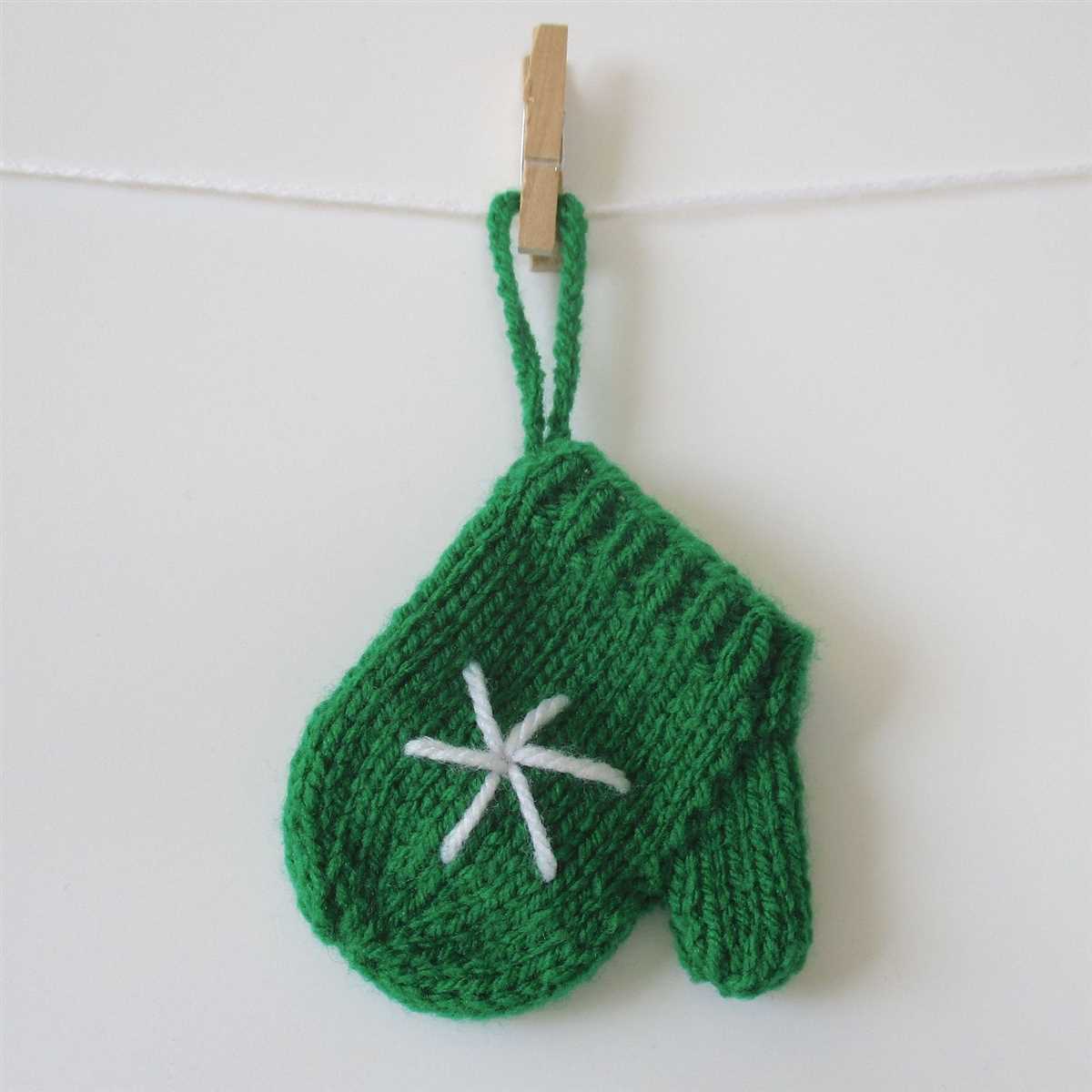 Christmas mittens knitting pattern