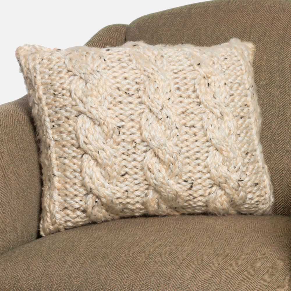 Chunky cable knit pillow pattern