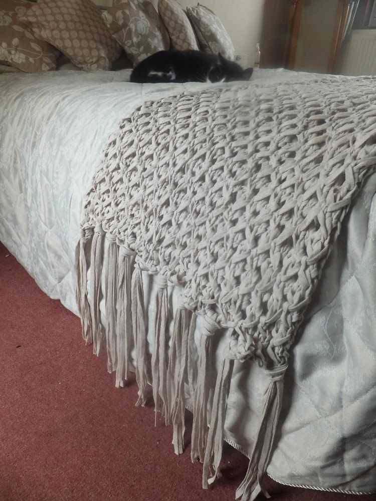 Chunky knit bed runner pattern