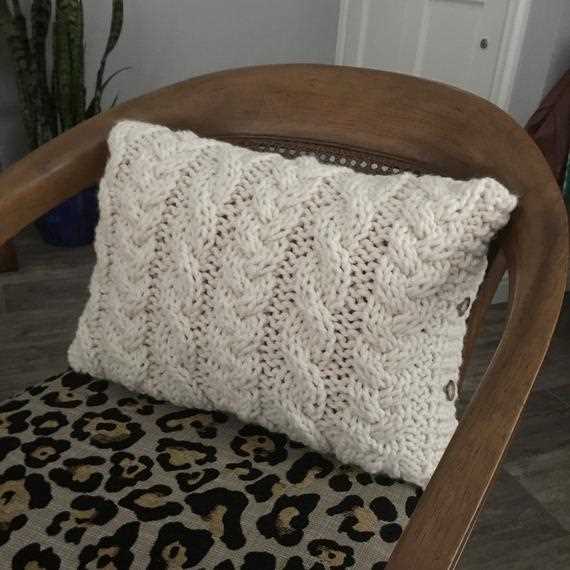 Chunky pillow knitting pattern