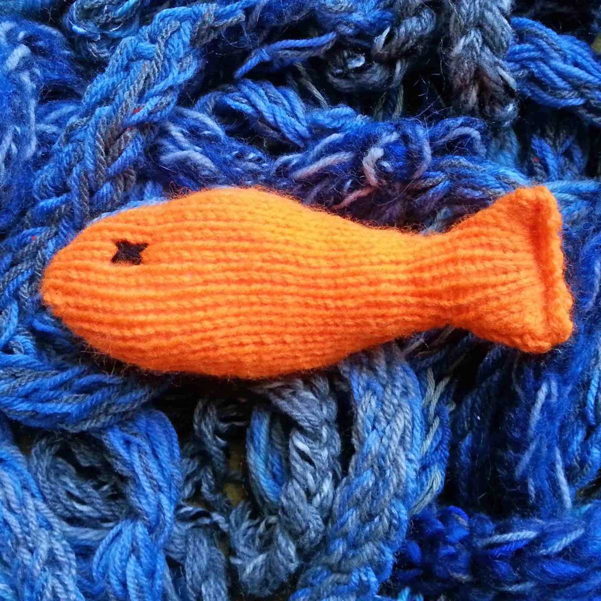 Clown fish knitting pattern