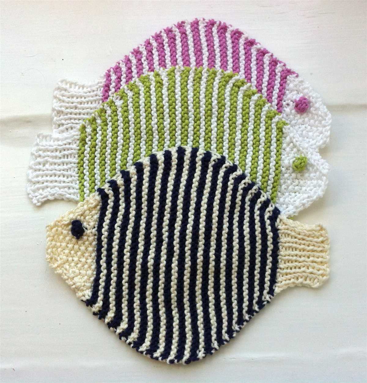 Free knitted fish dishcloth pattern