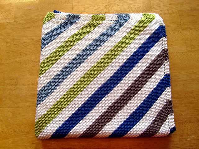 Diagonal knitted blanket pattern