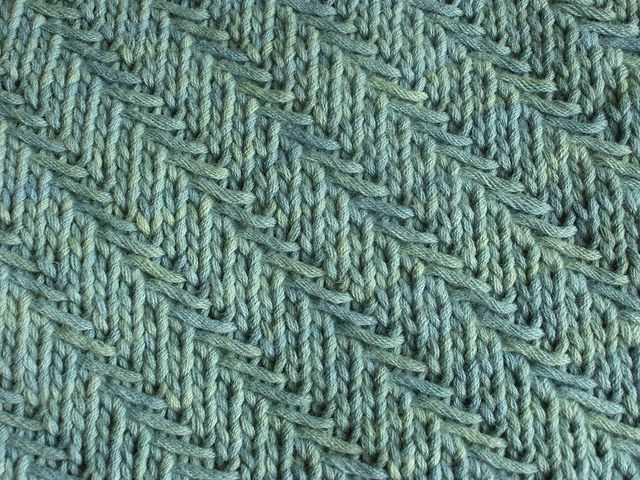 Diagonal stripe knitting pattern