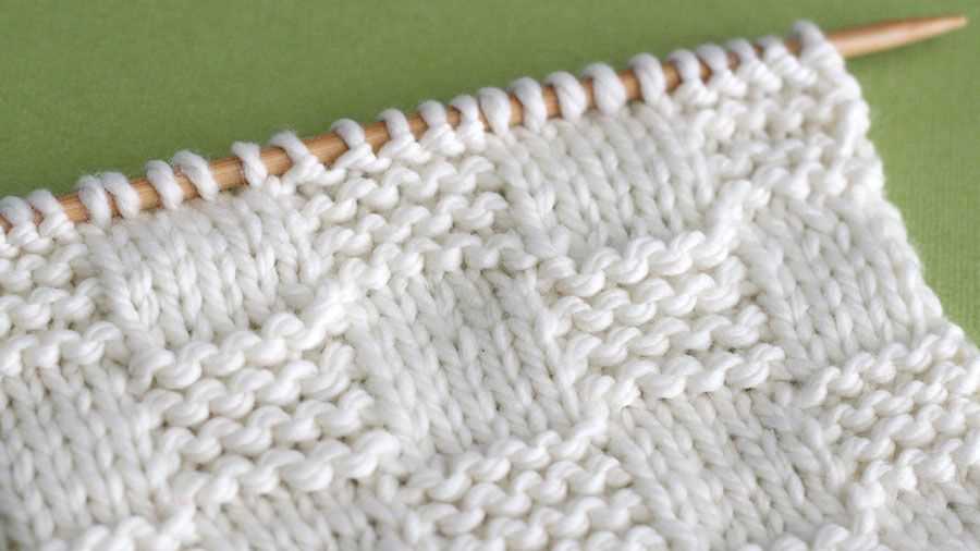 Diamond brocade knitting pattern