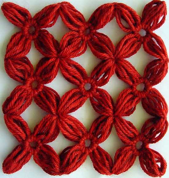 Diamond lattice knit pattern