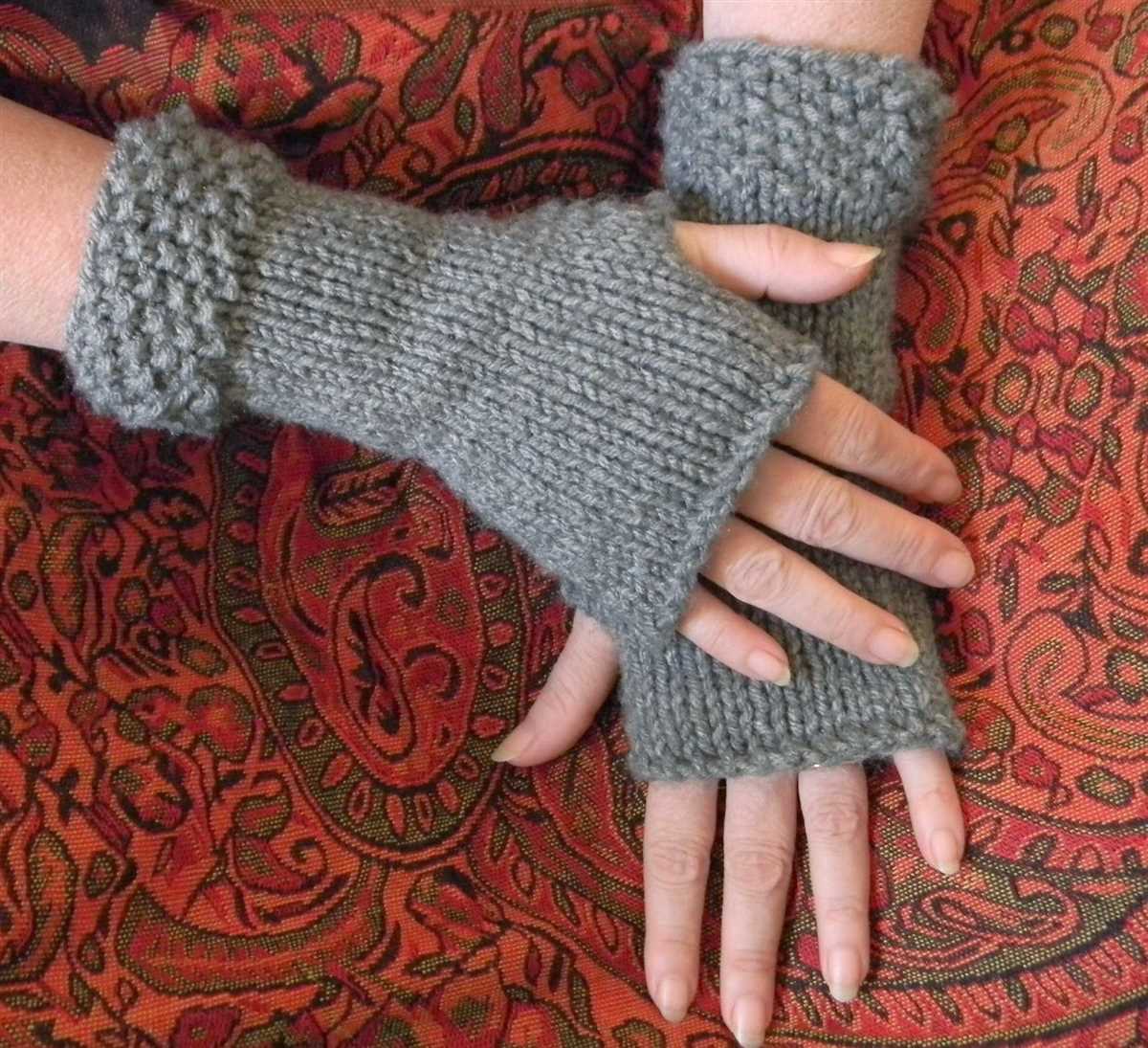 Double knit fingerless gloves pattern