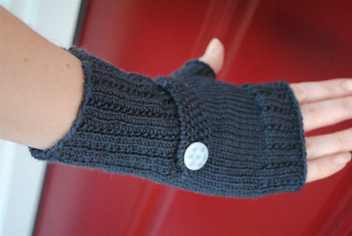 Double knit fingerless gloves pattern