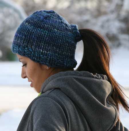 Free knitting pattern for hat with ponytail hole