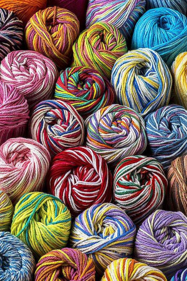 Knitting patterns for multicolored yarn