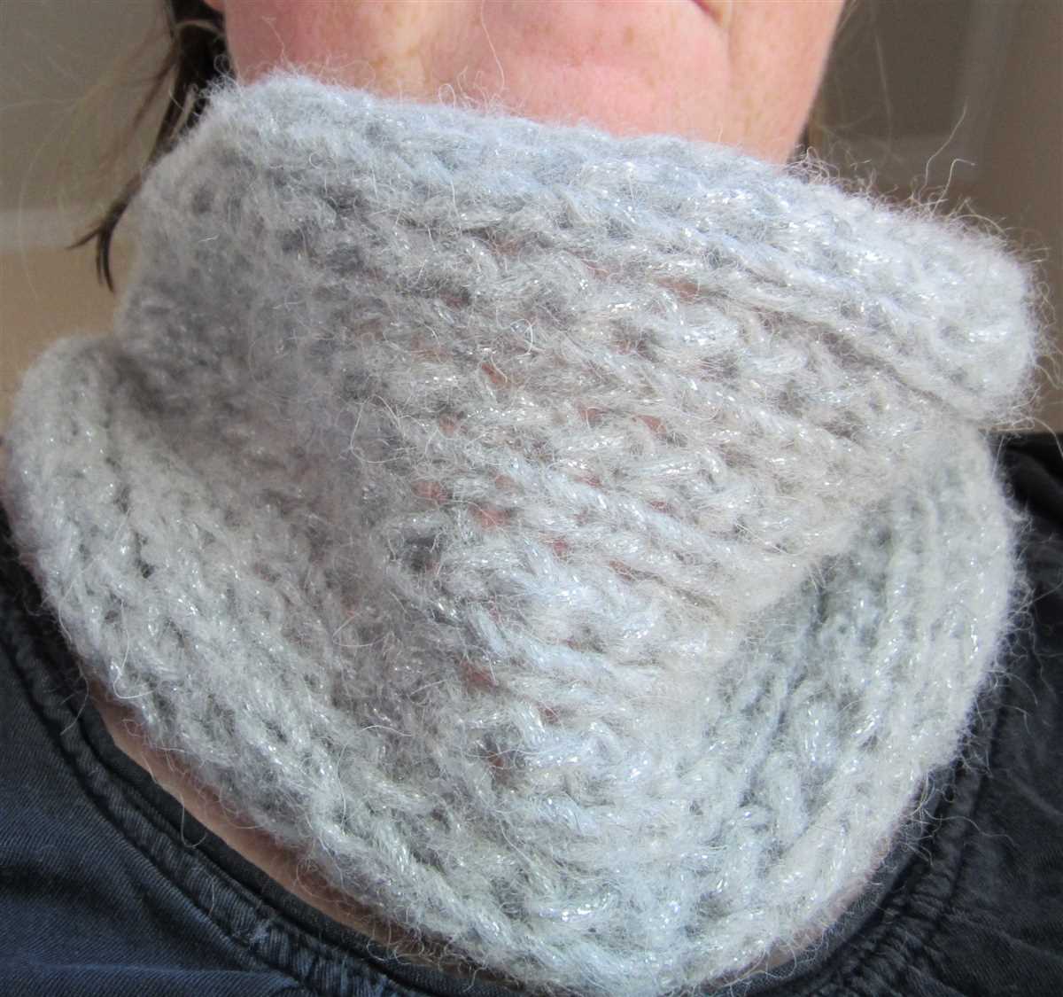Easy knitted cowl pattern