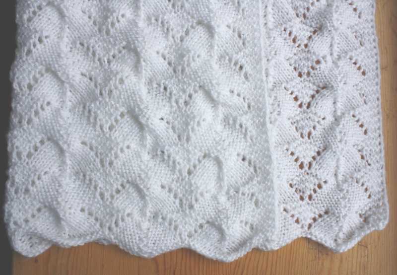 Reversible lace scarf knitting pattern