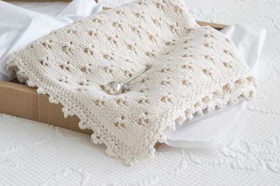Eyelet blanket knitting pattern