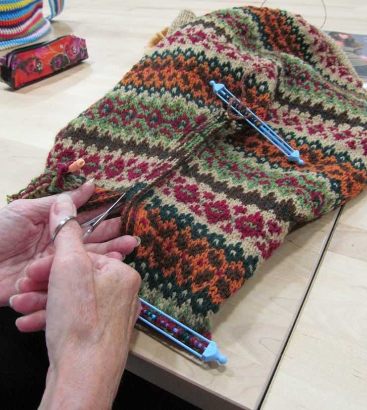 Fair isle cushion knitting pattern