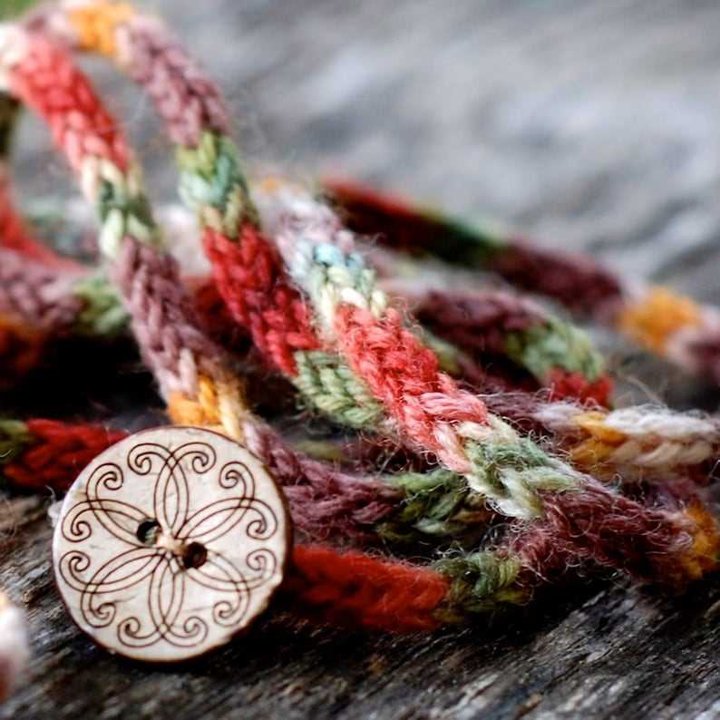 Cable knit bracelet pattern
