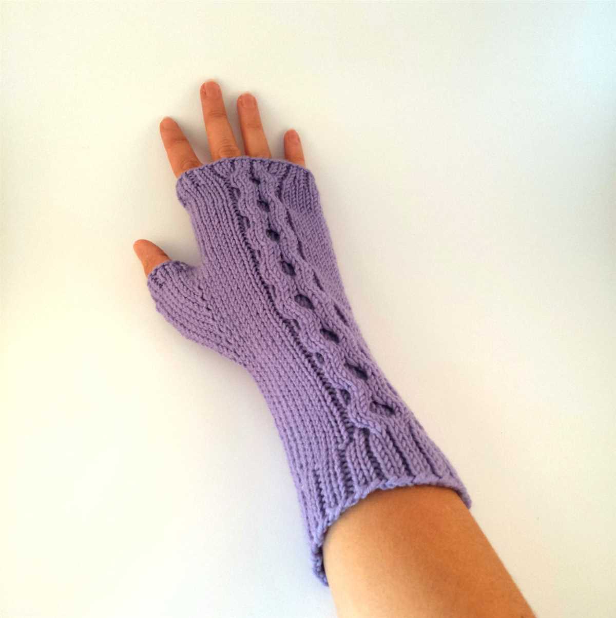 Fingerless gloves women knitting pattern